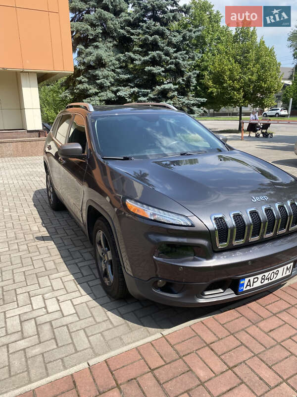 Внедорожник / Кроссовер Jeep Cherokee 2016 в Запорожье