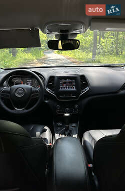 Внедорожник / Кроссовер Jeep Cherokee 2021 в 