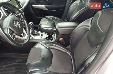 Внедорожник / Кроссовер Jeep Cherokee 2018 в 