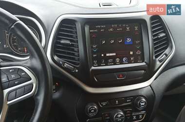Внедорожник / Кроссовер Jeep Cherokee 2018 в 