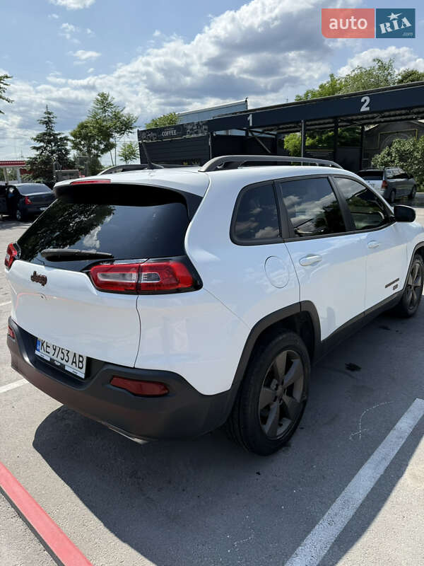 Внедорожник / Кроссовер Jeep Cherokee 2016 в Запорожье