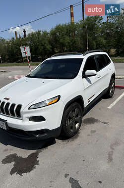 Позашляховик / Кросовер Jeep Cherokee 2016 в 