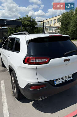 Позашляховик / Кросовер Jeep Cherokee 2016 в 