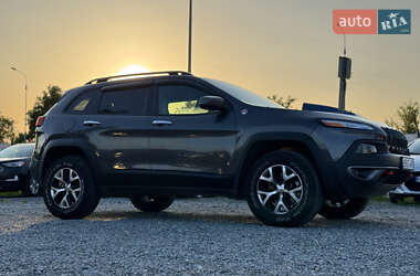 Внедорожник / Кроссовер Jeep Cherokee 2015 в 