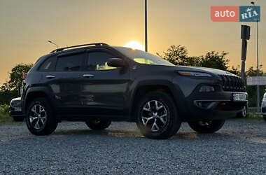 Внедорожник / Кроссовер Jeep Cherokee 2015 в 