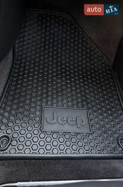 Внедорожник / Кроссовер Jeep Cherokee 2015 в 