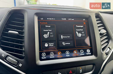 Внедорожник / Кроссовер Jeep Cherokee 2022 в 