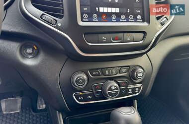 Внедорожник / Кроссовер Jeep Cherokee 2022 в 