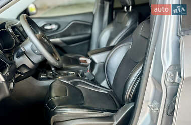 Внедорожник / Кроссовер Jeep Cherokee 2020 в 