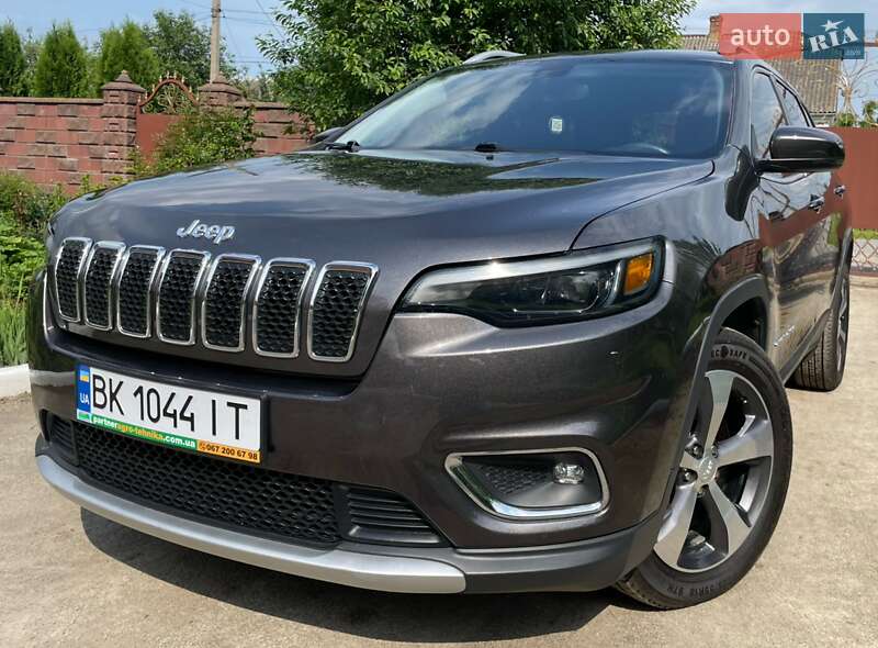 Позашляховик / Кросовер Jeep Cherokee 2019 в 