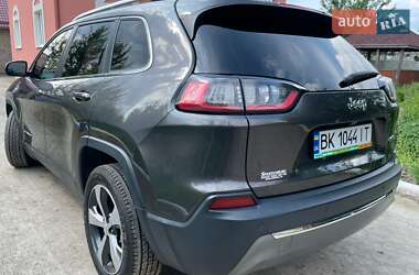 Позашляховик / Кросовер Jeep Cherokee 2019 в 
