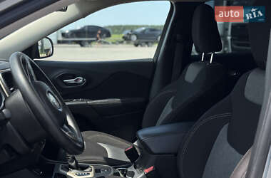 Внедорожник / Кроссовер Jeep Cherokee 2015 в 