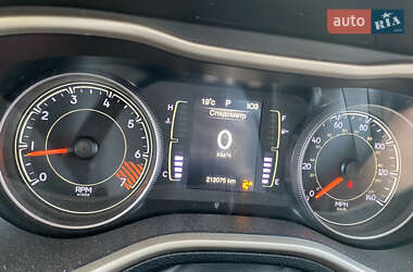 Внедорожник / Кроссовер Jeep Cherokee 2015 в 