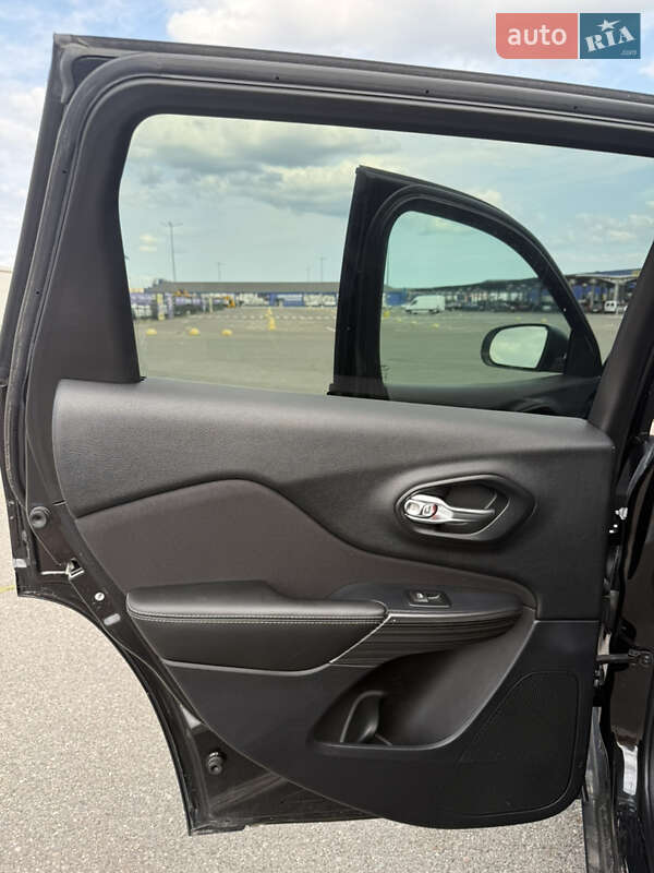 Позашляховик / Кросовер Jeep Cherokee 2016 в Одесі