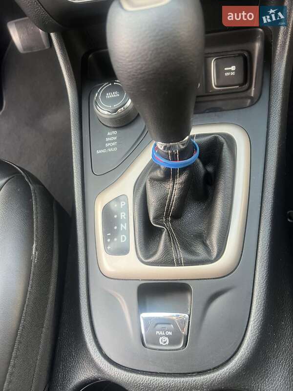 Внедорожник / Кроссовер Jeep Cherokee 2017 в Барышевке