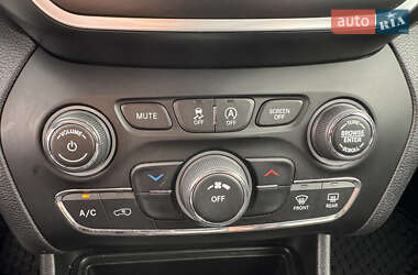 Внедорожник / Кроссовер Jeep Cherokee 2020 в 