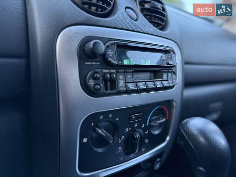 Внедорожник / Кроссовер Jeep Cherokee 2004 в Житомире