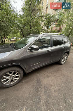 Внедорожник / Кроссовер Jeep Cherokee 2015 в 