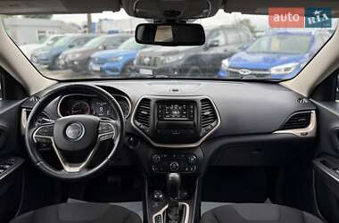 Внедорожник / Кроссовер Jeep Cherokee 2015 в 