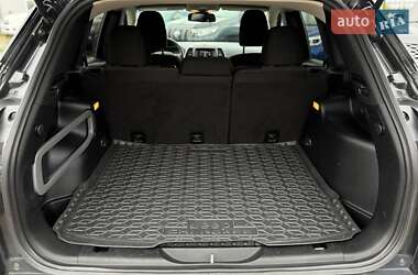 Внедорожник / Кроссовер Jeep Cherokee 2015 в 