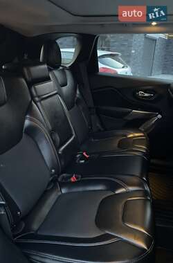 Внедорожник / Кроссовер Jeep Cherokee 2018 в 