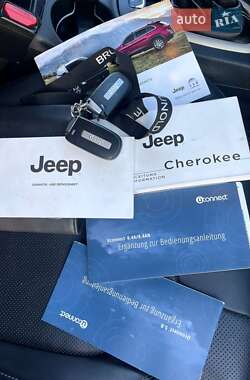 Внедорожник / Кроссовер Jeep Cherokee 2015 в 