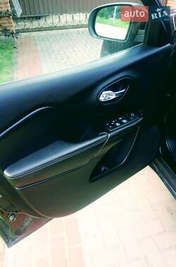 Внедорожник / Кроссовер Jeep Cherokee 2013 в 