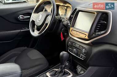 Внедорожник / Кроссовер Jeep Cherokee 2016 в 