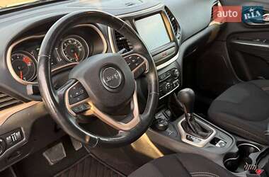 Внедорожник / Кроссовер Jeep Cherokee 2016 в 
