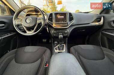 Внедорожник / Кроссовер Jeep Cherokee 2016 в 