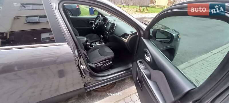 Внедорожник / Кроссовер Jeep Cherokee 2016 в Чернигове
