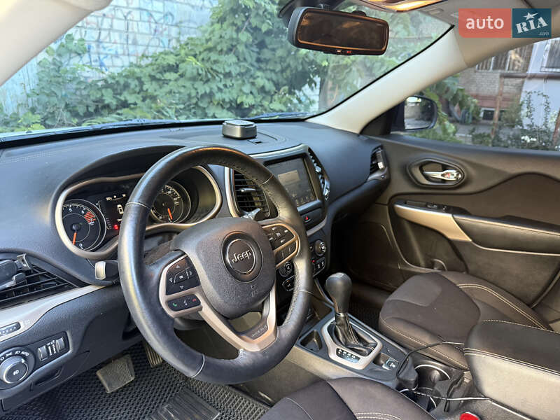Внедорожник / Кроссовер Jeep Cherokee 2017 в Херсоне