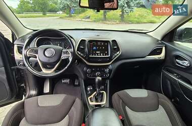 Внедорожник / Кроссовер Jeep Cherokee 2014 в 