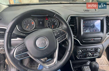 Внедорожник / Кроссовер Jeep Cherokee 2019 в 