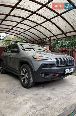 Внедорожник / Кроссовер Jeep Cherokee 2016 в Киеве