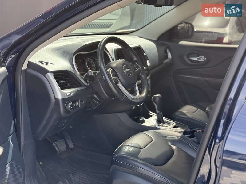 Позашляховик / Кросовер Jeep Cherokee 2015 в Львові