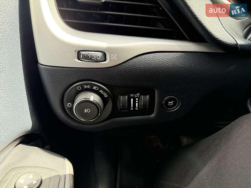 Позашляховик / Кросовер Jeep Cherokee 2015 в Львові