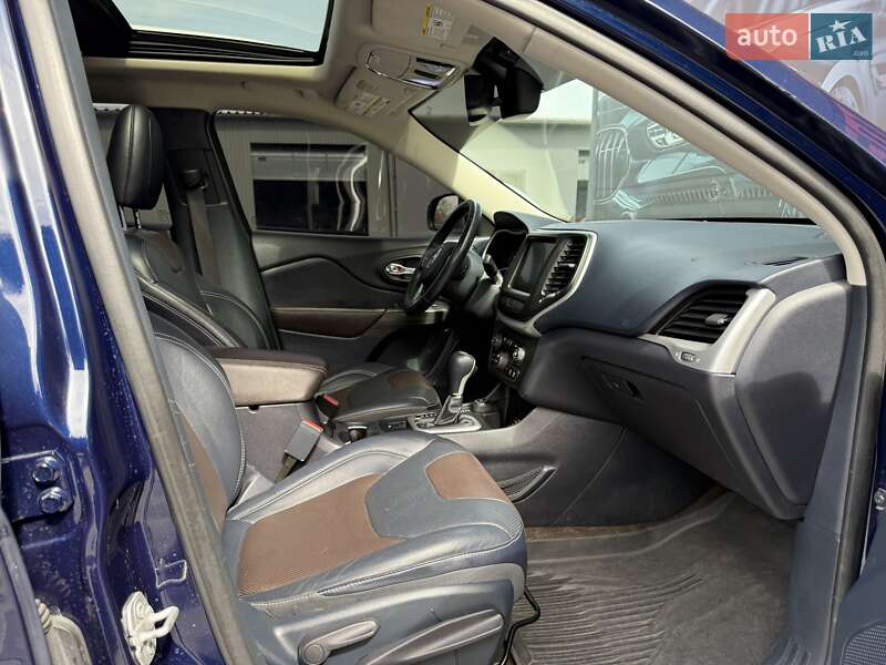 Позашляховик / Кросовер Jeep Cherokee 2015 в Львові