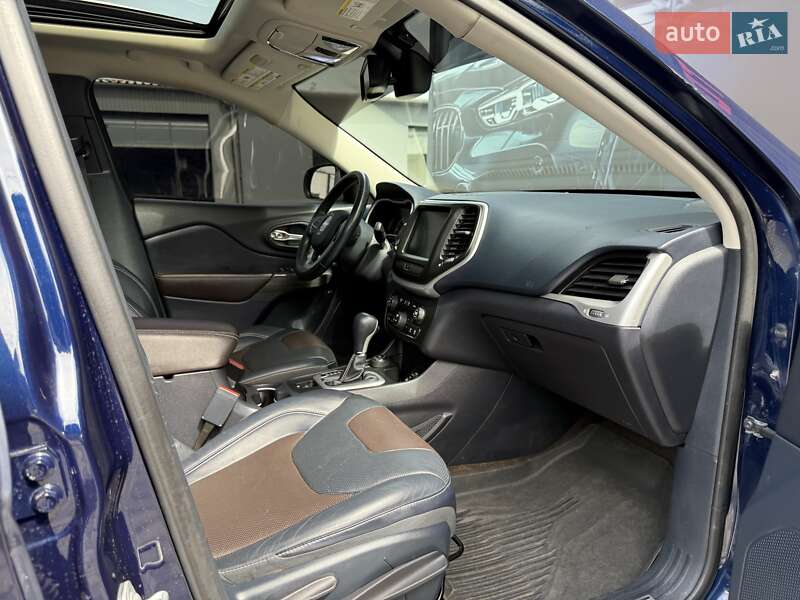 Позашляховик / Кросовер Jeep Cherokee 2015 в Львові