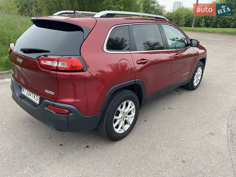 Внедорожник / Кроссовер Jeep Cherokee 2016 в Вышгороде