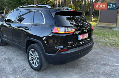 Позашляховик / Кросовер Jeep Cherokee 2019 в 