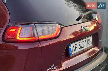 Позашляховик / Кросовер Jeep Cherokee 2019 в 