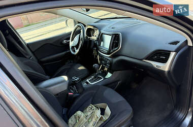 Внедорожник / Кроссовер Jeep Cherokee 2015 в 