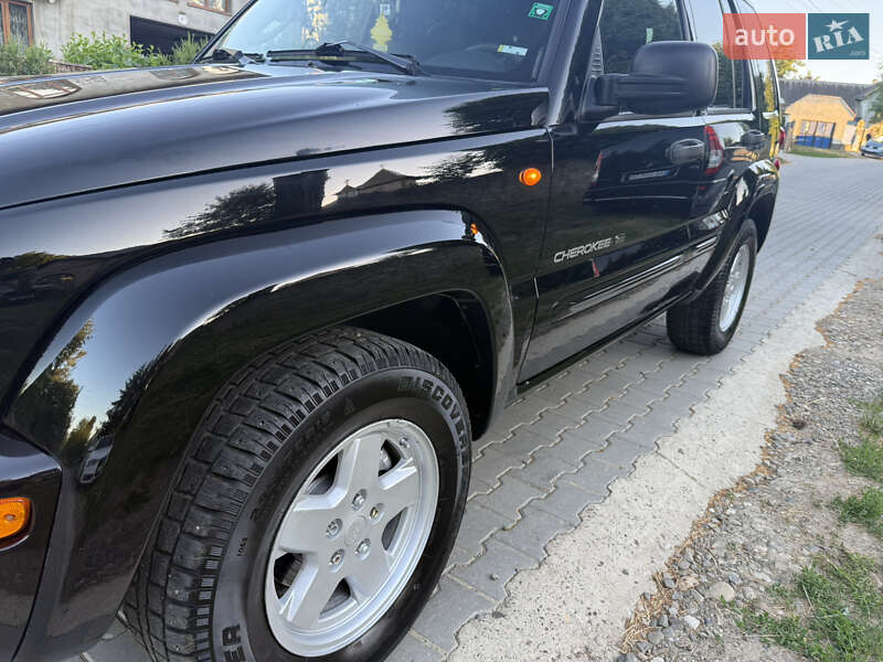 Позашляховик / Кросовер Jeep Cherokee 2003 в Чернівцях