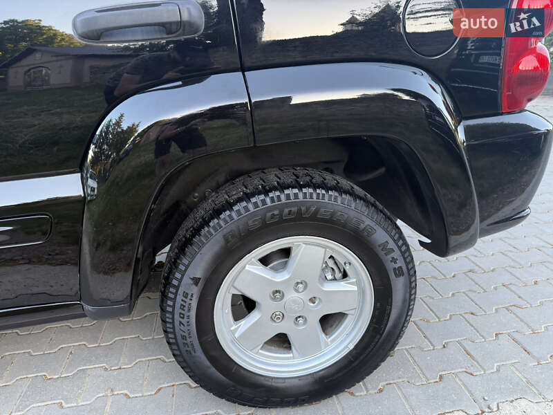 Позашляховик / Кросовер Jeep Cherokee 2003 в Чернівцях