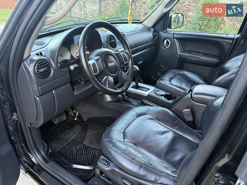 Позашляховик / Кросовер Jeep Cherokee 2003 в Чернівцях