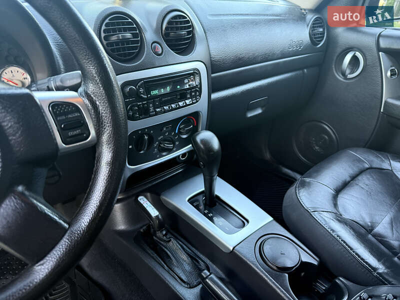 Позашляховик / Кросовер Jeep Cherokee 2003 в Чернівцях
