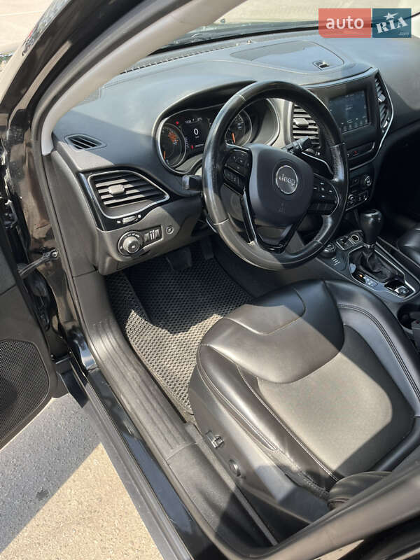 Внедорожник / Кроссовер Jeep Cherokee 2019 в Ивано-Франковске