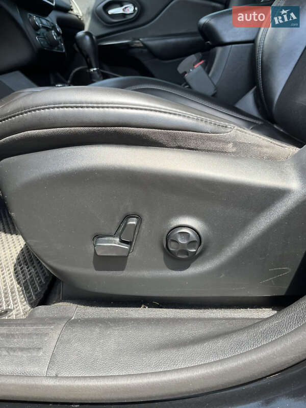 Внедорожник / Кроссовер Jeep Cherokee 2019 в Ивано-Франковске