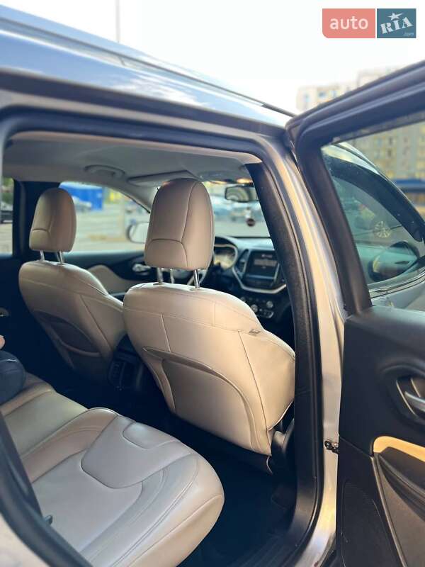Позашляховик / Кросовер Jeep Cherokee 2015 в Києві